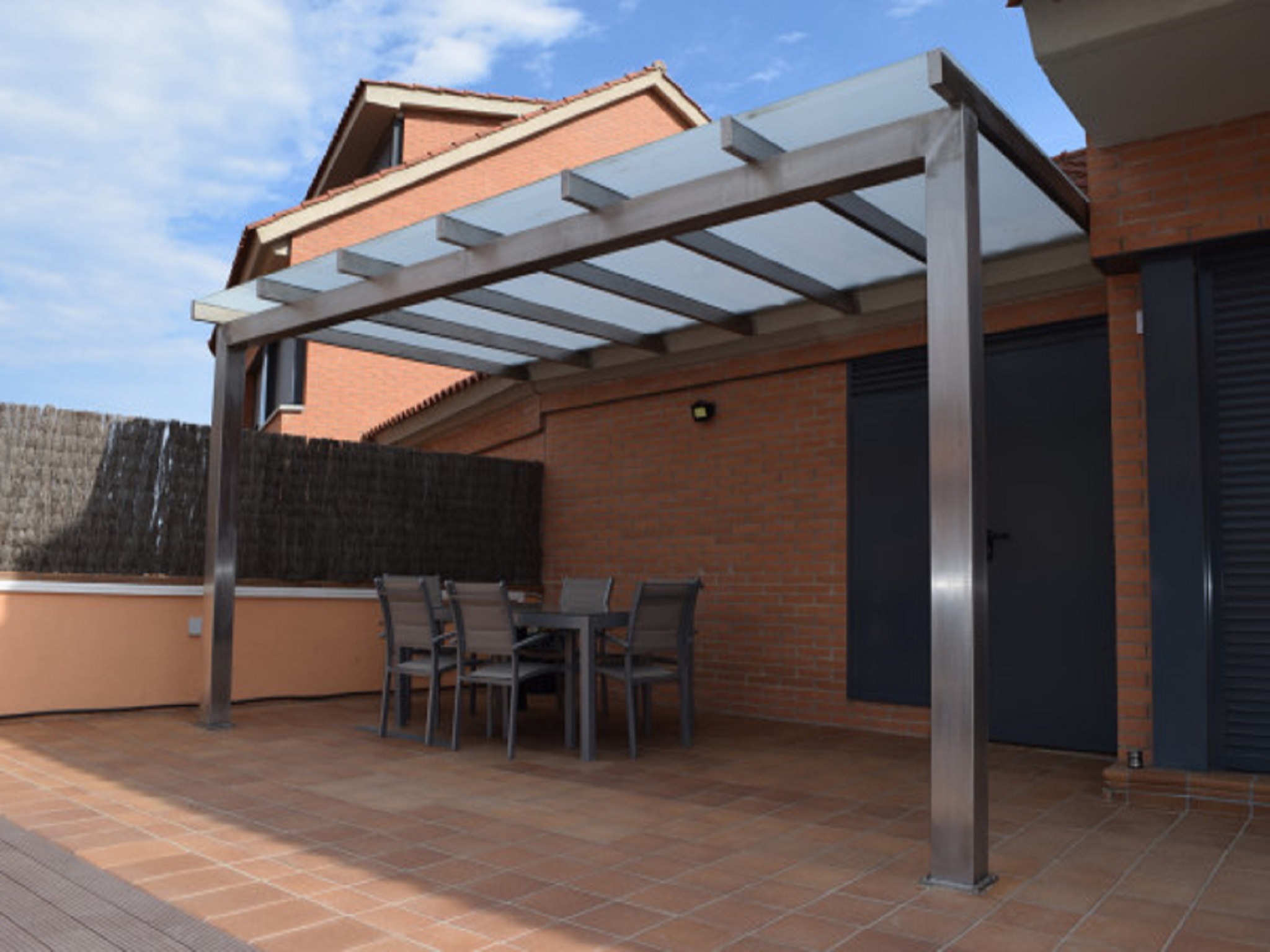 cobertizos y pergolas
